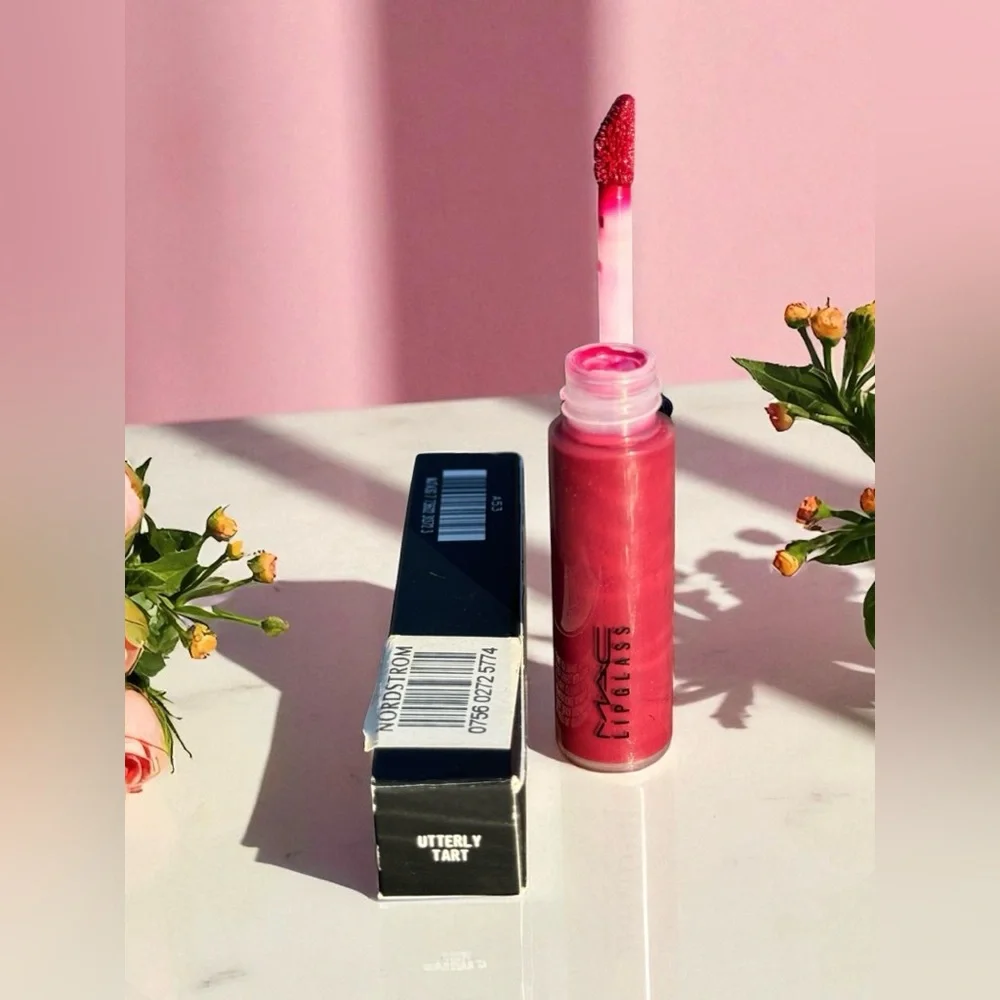 MAC UTTERLY TART LIPGLASS. LIMITED EDITION. NEW IN BOX.